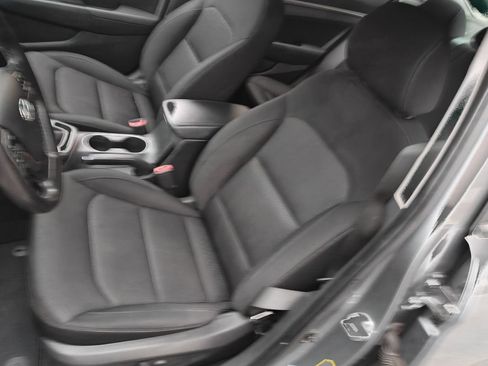 Used 2017 Hyundai Elantra Value Edition FWD image 17