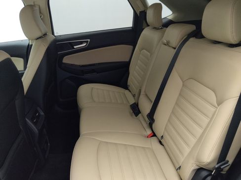 Used 2020 Ford Edge SEL image 18