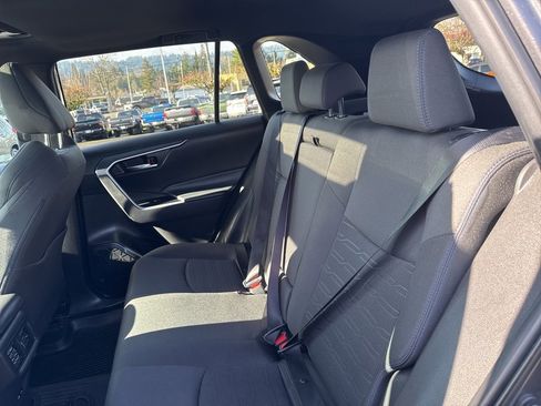 Used 2022 Toyota RAV4 SE w/ Convenience Package image 26