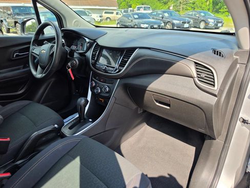 Used 2018 Chevrolet Trax LS AWD/4WD image 25