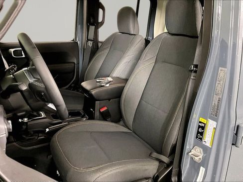 Used 2025 Jeep Wrangler Unlimited Sahara AWD/4WD image 19