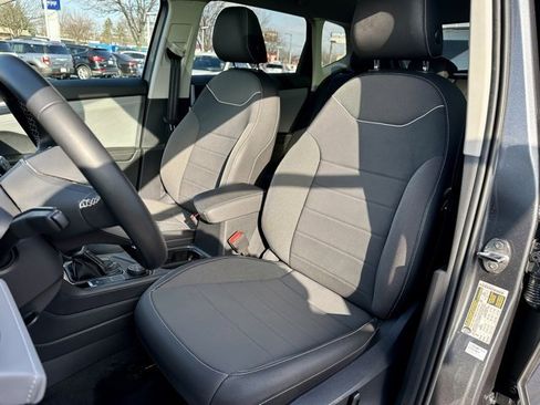 Used 2024 Volkswagen Taos SE image 13