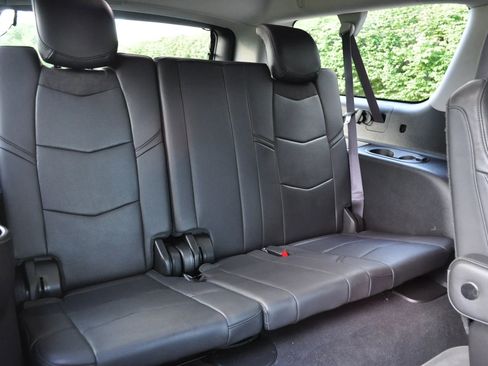 Used 2015 Cadillac Escalade ESV Luxury image 23