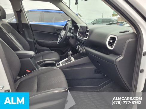 Used 2023 Hyundai Venue Limited w/ Cargo Package image 15