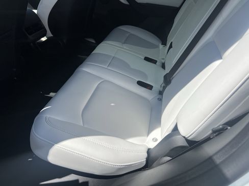 Used 2022 Tesla Model Y Performance AWD/4WD image 31