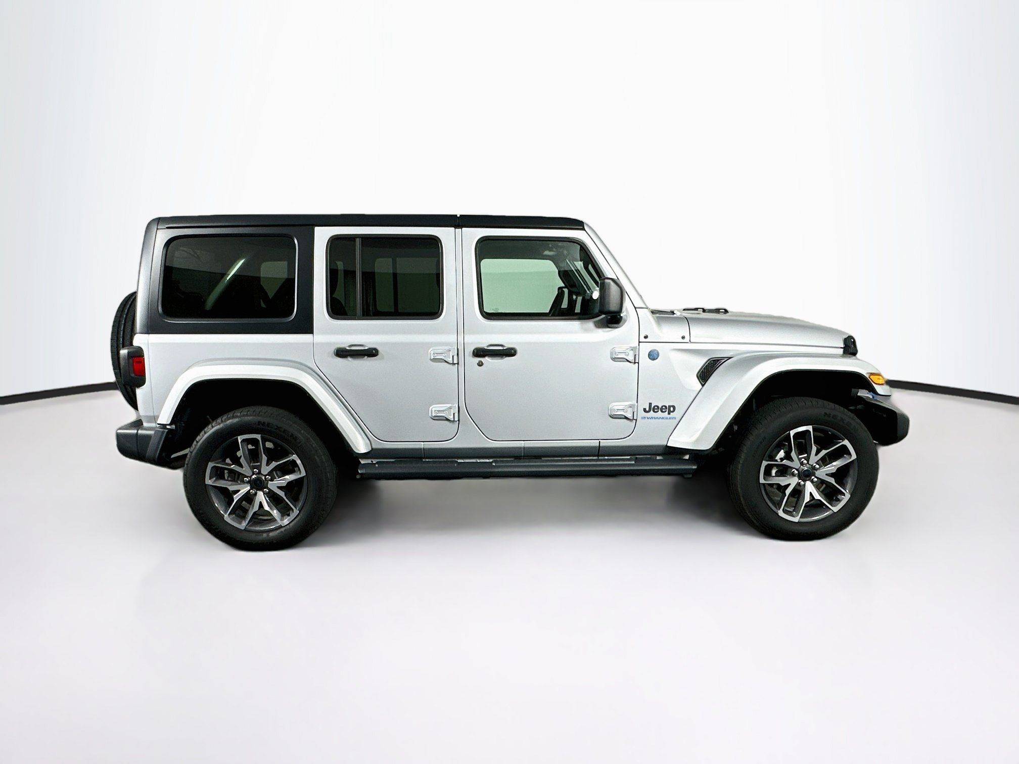 Used 2024 Jeep Wrangler Unlimited w/ Convenience Group AWD/4WD image 10