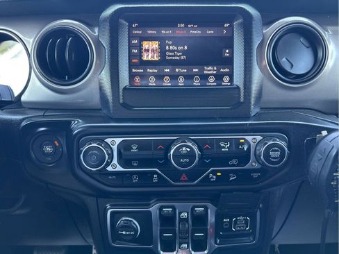 Certified 2018 Jeep Wrangler Unlimited Sport S image 17