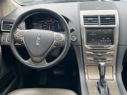 Used 2013 Lincoln MKX FWD image 18