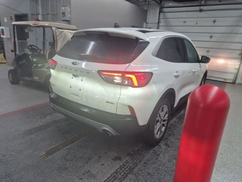 Used 2022 Ford Escape SEL image 2