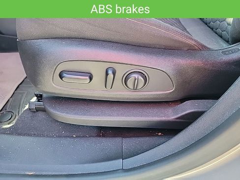 Used 2019 Chevrolet Equinox LT AWD/4WD image 25