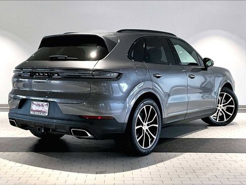 Used 2025 Porsche Cayenne image 10