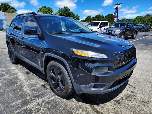 Used 2016 Jeep Cherokee Latitude w/ Cold Weather Group AWD/4WD image 3