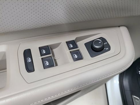 Used 2024 Volkswagen Atlas SE w/ Panoramic Sunroof Package AWD/4WD image 25