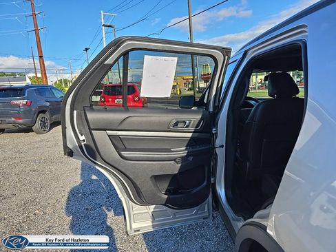 Used 2019 Ford Explorer XLT w/ Equipment Group 202A AWD/4WD image 40