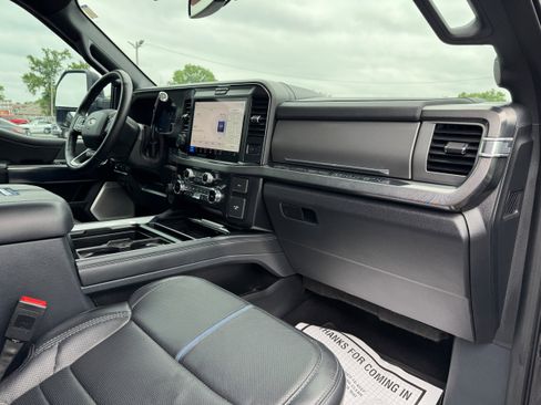 Used 2025 Ford F250 Platinum AWD/4WD image 16