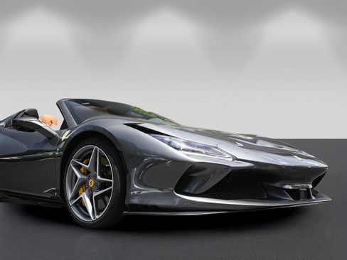 Used 2022 Ferrari F8 Tributo RWD image 11