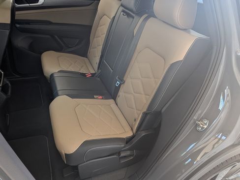 Used 2024 Volkswagen Atlas Cross Sport SE w/ Panoramic Sunroof Package image 16