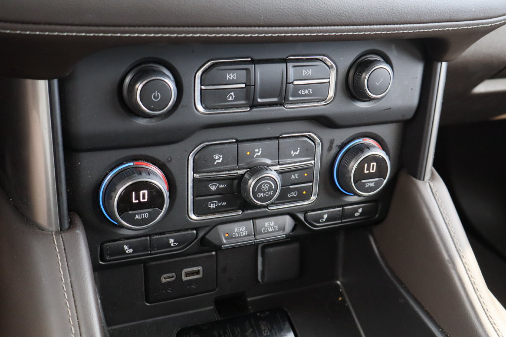 Certified 2024 Chevrolet Suburban LT RWD image 18