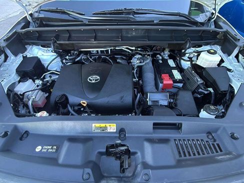 Used 2021 Toyota Highlander XLE image 18