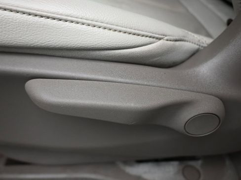 Used 2021 Chrysler Pacifica Touring-L image 41