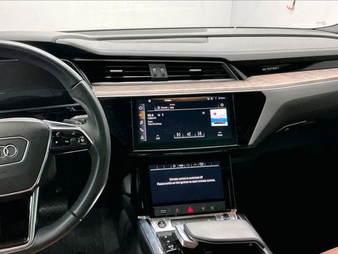 Used 2022 Audi e-tron Premium image 9