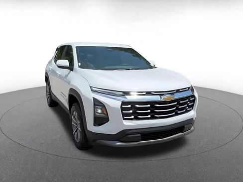 Used 2025 Chevrolet Equinox LT FWD image 3