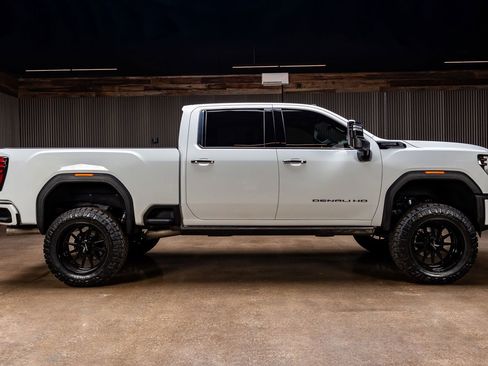 Used 2024 GMC Sierra 2500 Denali Ultimate image 11