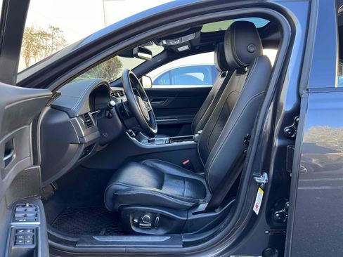 Used 2017 Jaguar XF S image 6