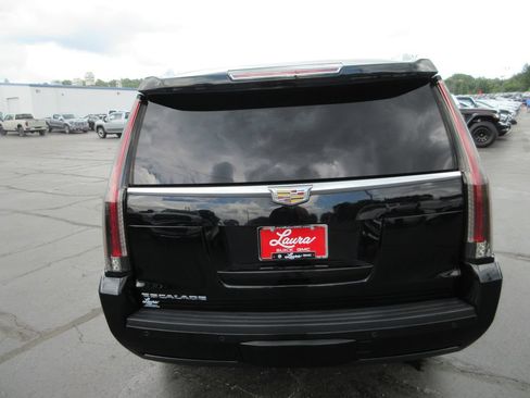 Used 2016 Cadillac Escalade ESV Luxury AWD/4WD image 7