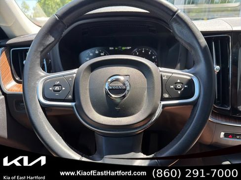 Used 2021 Volvo XC60 T5 Momentum AWD/4WD image 35