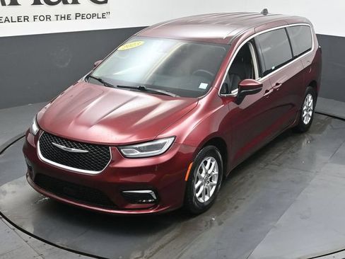 Used 2023 Chrysler Pacifica Touring-L FWD image 47
