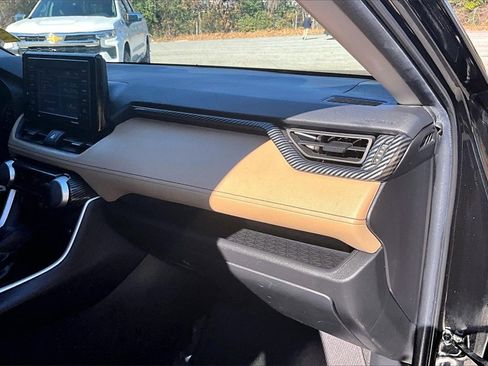 Used 2021 Toyota RAV4 LE image 24