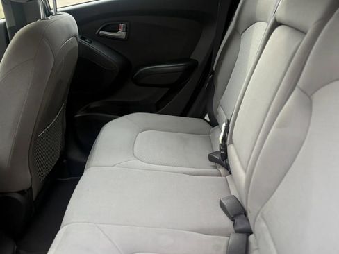 Used 2010 Hyundai Tucson GLS FWD image 12