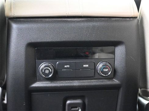 Used 2023 Chevrolet Traverse LT image 23