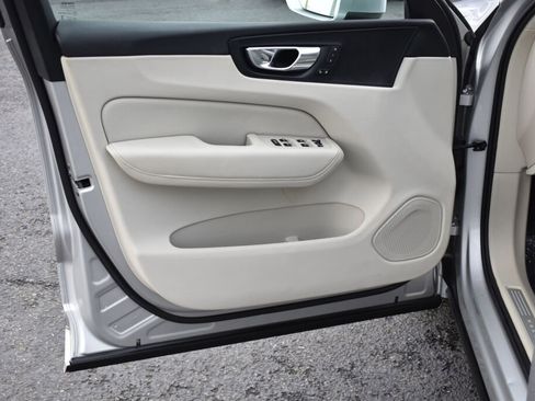 Used 2018 Volvo XC60 T8 Inscription w/ Vision Package image 15