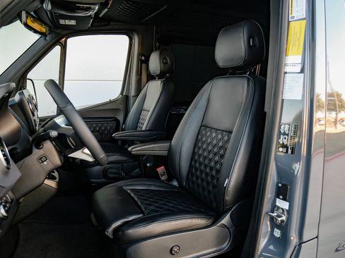 Used 2025 Mercedes-Benz Sprinter 3500 image 35