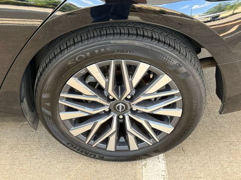 Used 2025 Nissan Altima 2.5 SV FWD image 30