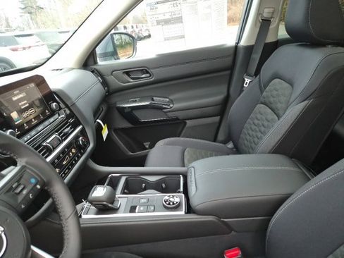 New 2025 Nissan Pathfinder SV w/ SV Premium Package image 19