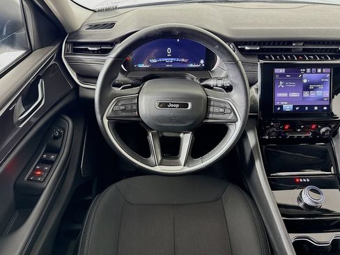Used 2022 Jeep Grand Cherokee L Laredo w/ Luxury Tech Group I AWD/4WD image 22