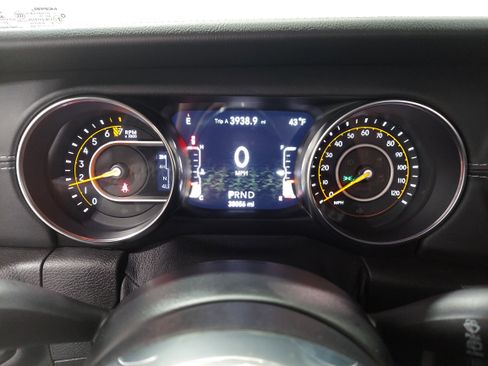 Used 2021 Jeep Wrangler Unlimited Sahara w/ Uconnect 4C Nav & Sound Group image 8