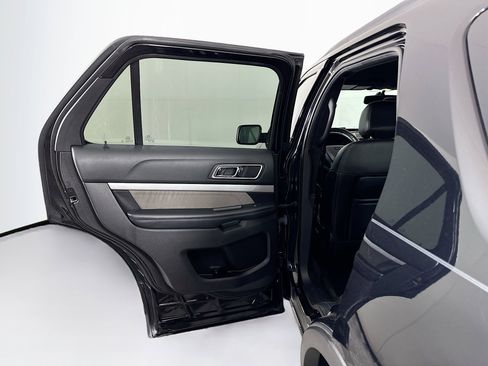 Used 2017 Ford Explorer XLT w/ Equipment Group 202A image 26