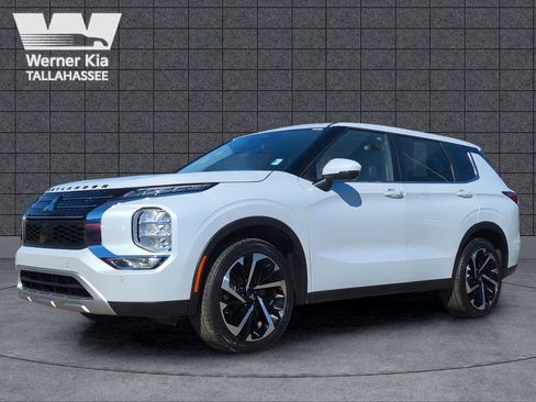 Used 2024 Mitsubishi Outlander SE image 1