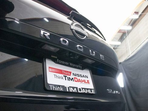 Used 2023 Nissan Rogue SL w/ SL Premium Package image 13