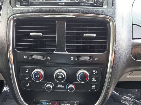 Used 2015 Dodge Grand Caravan SXT image 20