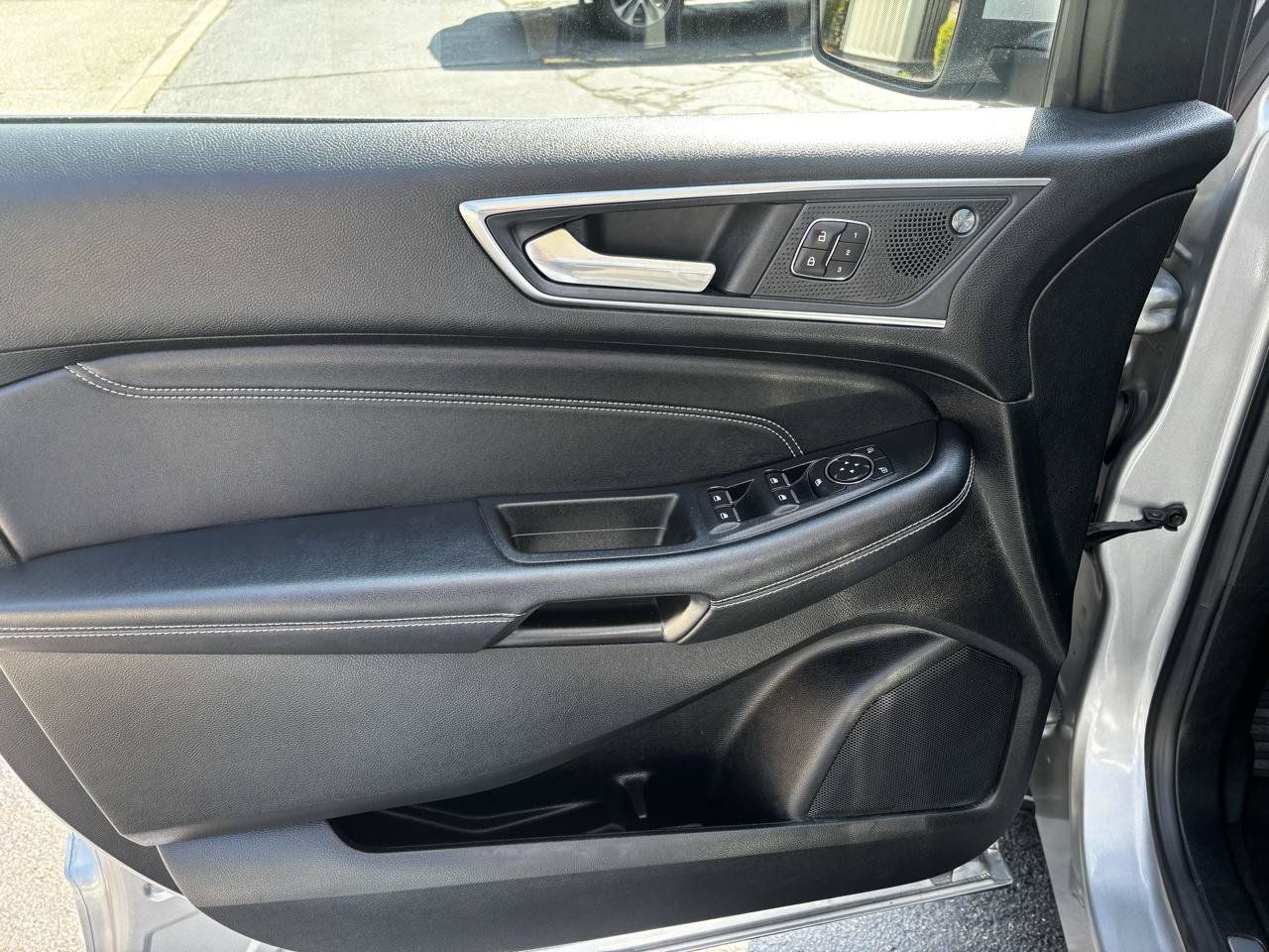 Used 2022 Ford Edge Titanium AWD/4WD image 12