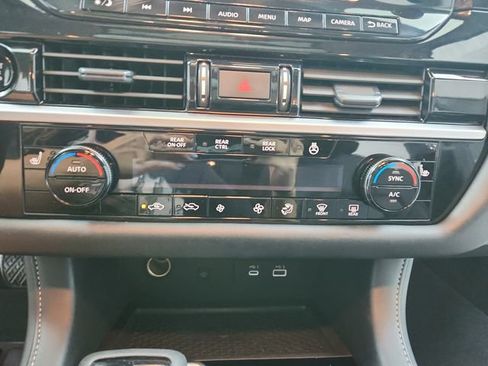 Used 2025 Nissan Pathfinder SL w/ SL Premium Package AWD/4WD image 31