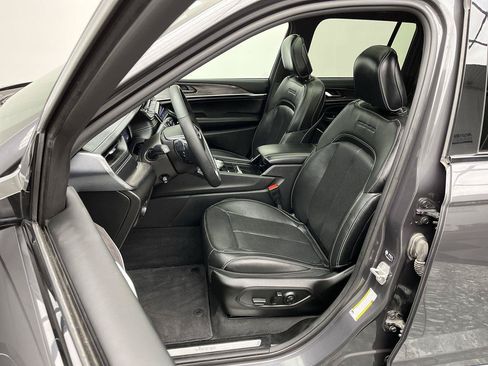 Used 2023 Jeep Grand Cherokee Overland AWD/4WD image 11
