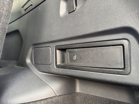 Used 2020 Volkswagen Tiguan SE R-Line image 17