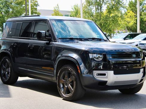 Used 2023 Land Rover Defender 110 SE AWD/4WD image 2