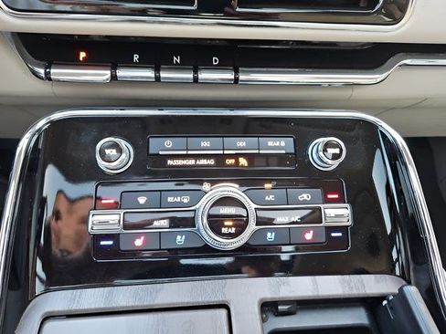 Used 2021 Lincoln Navigator Reserve w/ Luxury Package AWD/4WD image 17